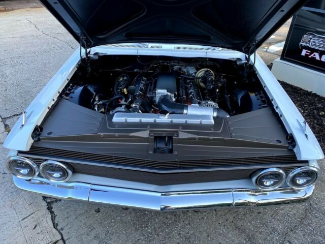 Chevrolet Impala 1961 image number 13