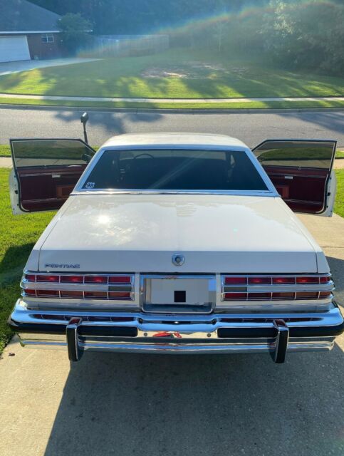 Pontiac Bonneville 1979 image number 27