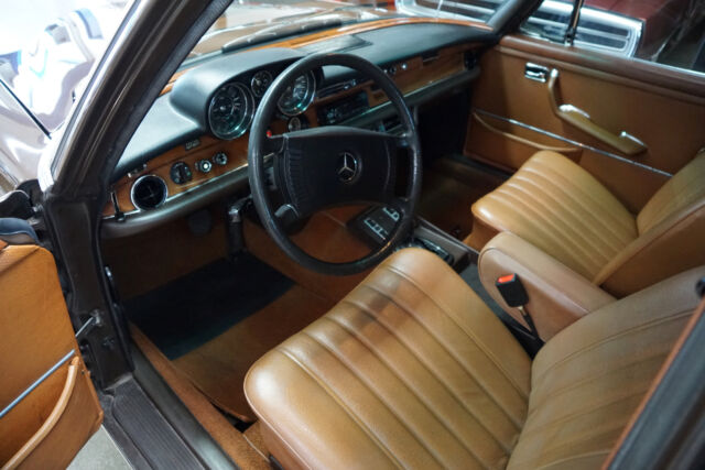 Mercedes-Benz 280 SEL 4.5 V8 Sedan 1973 image number 22