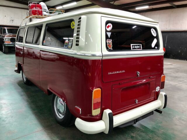 Volkswagen Bus/Vanagon 1972 image number 2