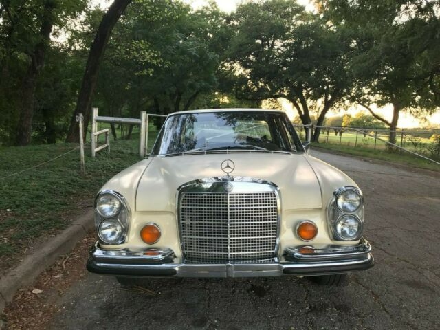 Mercedes-Benz 280 SEL 4.5 V8 Sedan 1973 image number 3