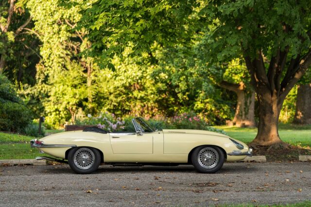 Jaguar E-Type Roadster 1967 image number 1