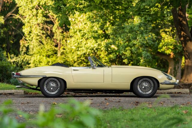 Jaguar E-Type Roadster 1967 image number 17