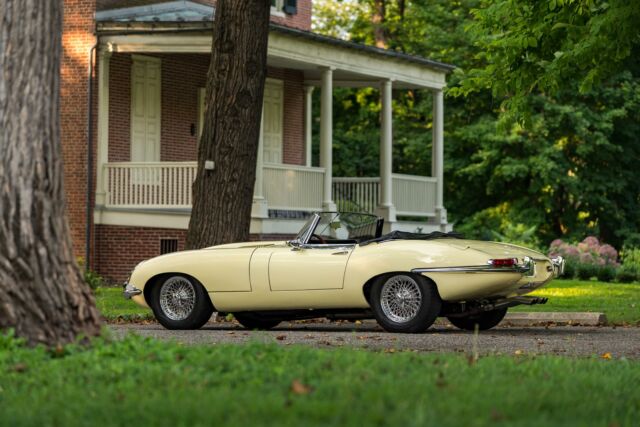 Jaguar E-Type Roadster 1967 image number 26