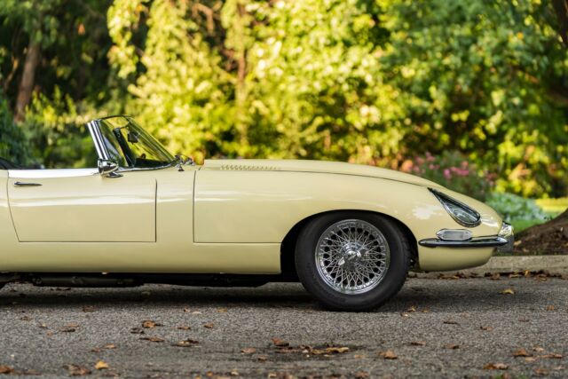 Jaguar E-Type Roadster 1967 image number 42