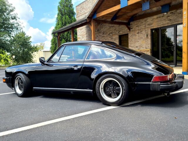 Porsche 911 1976 image number 2