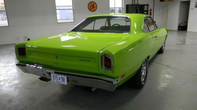 Plymouth Road Runner 1969 image number 13