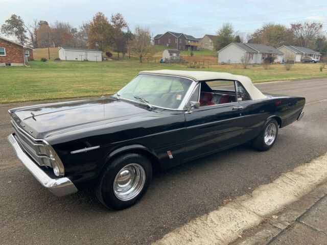 Ford Galaxie 1966 image number 38