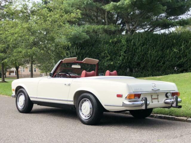 Mercedes-Benz SL-Class 1971 image number 10