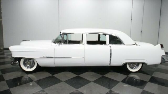 Cadillac Fleetwood Series 75 Limo 1954 image number 2