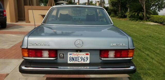 Mercedes-Benz 300-Series 1979 image number 29