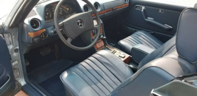 Mercedes-Benz 300-Series 1979 image number 33