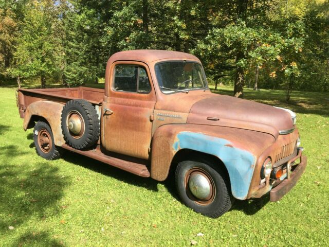 International Harvester L-122 1950 image number 0