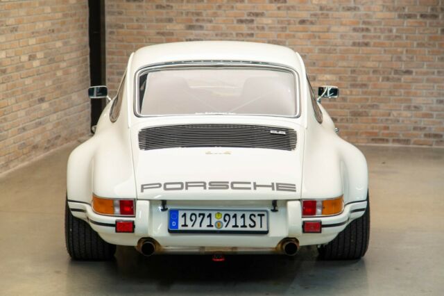 Porsche 911 1971 image number 2