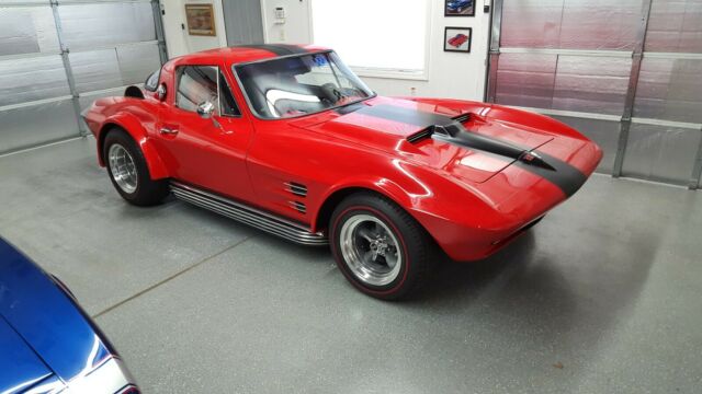 Chevrolet Corvette 1965 image number 30