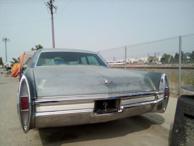 Cadillac DeVille Sedan 1968 image number 0