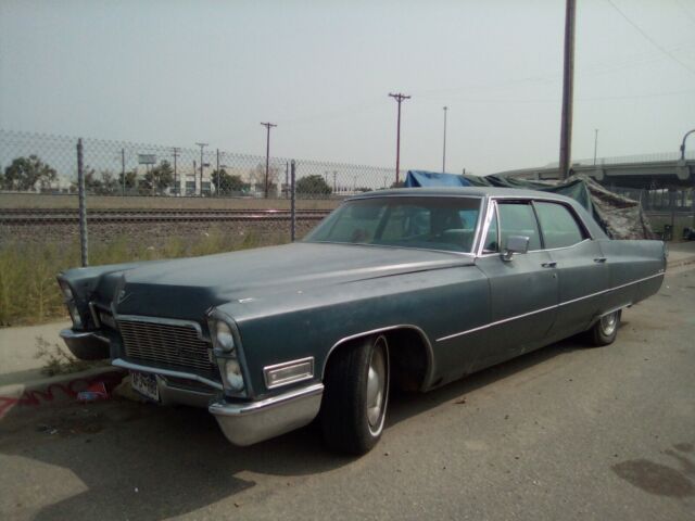 Cadillac DeVille Sedan 1968 image number 1