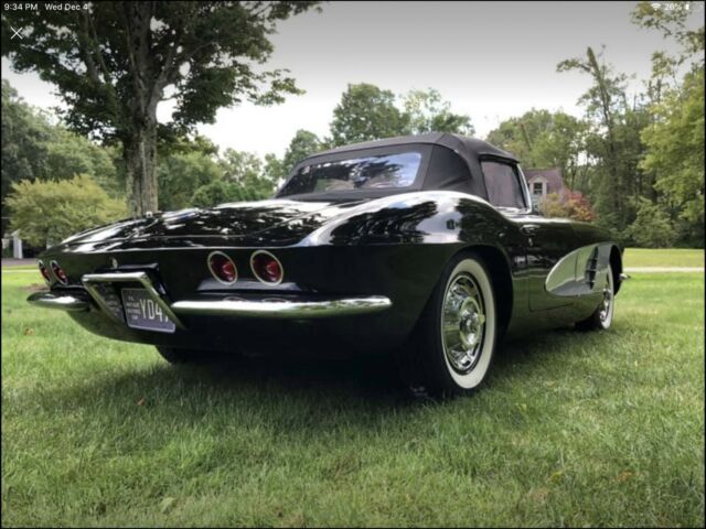 Chevrolet Corvette 1961 image number 1