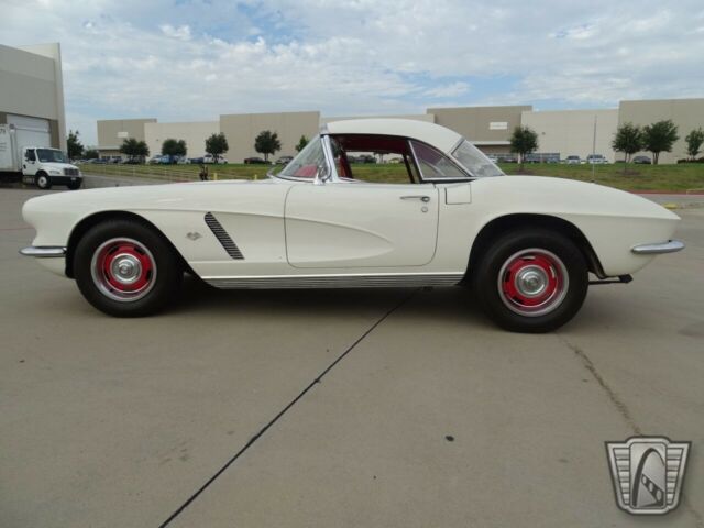 Chevrolet Corvette 1962 image number 2