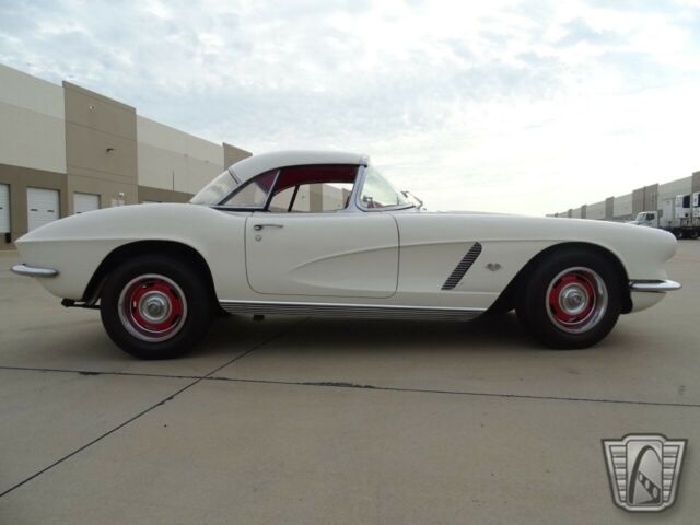 Chevrolet Corvette 1962 image number 28