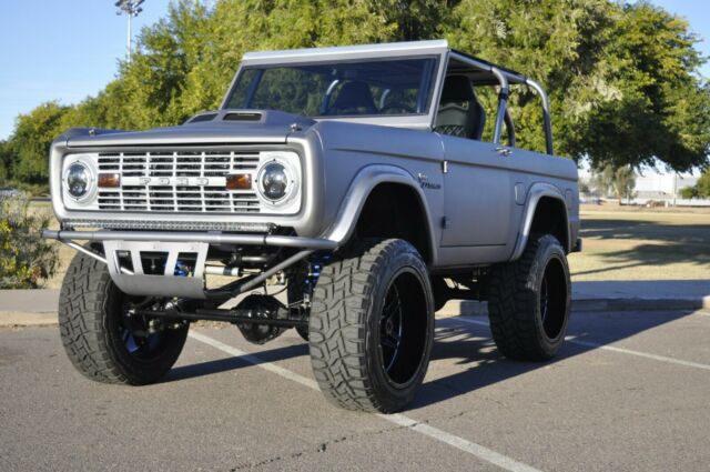 Ford Bronco 1977 image number 1