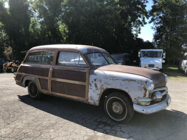 Ford Country Squire 1951 image number 25