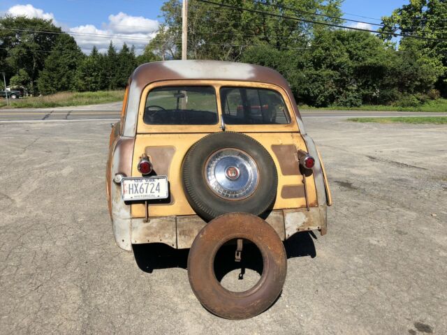 Ford Country Squire 1951 image number 29