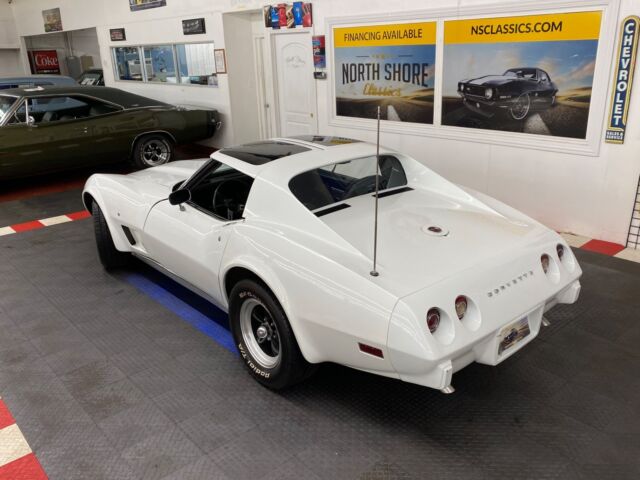 Chevrolet Corvette 1975 image number 25