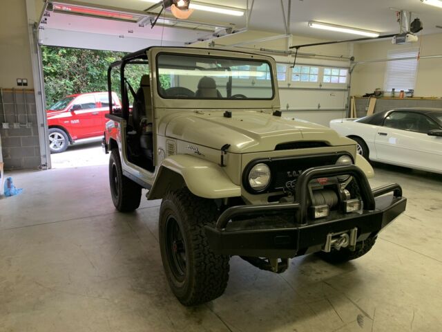 Toyota Land Cruiser 40 1971 image number 0