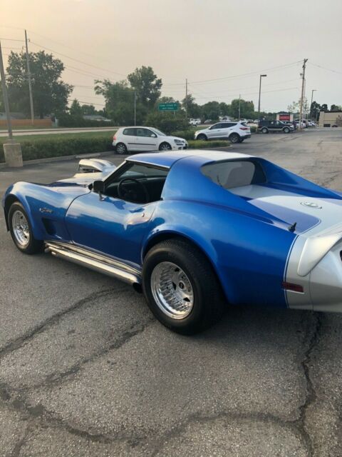 Chevrolet Corvette 1976 image number 16