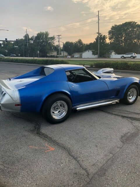 Chevrolet Corvette 1976 image number 19