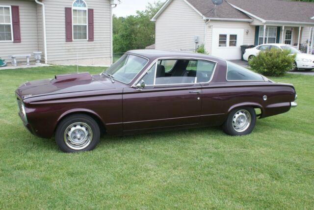 Plymouth Barracuda 1965 image number 1