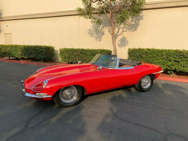 Jaguar E-Type 1967 image number 0