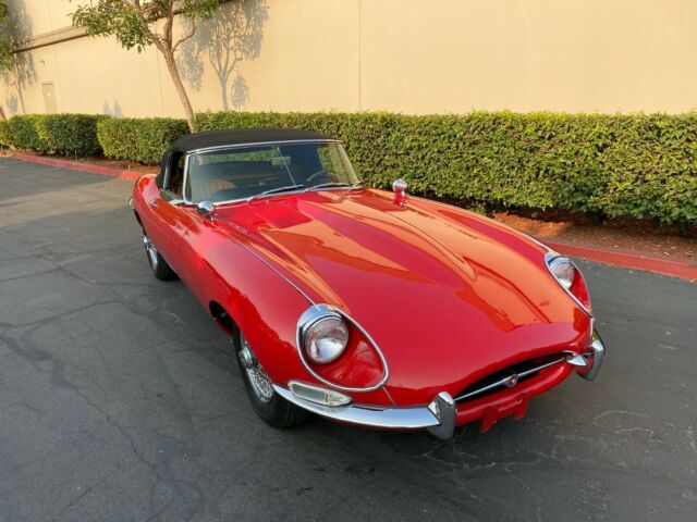 Jaguar E-Type 1967 image number 11