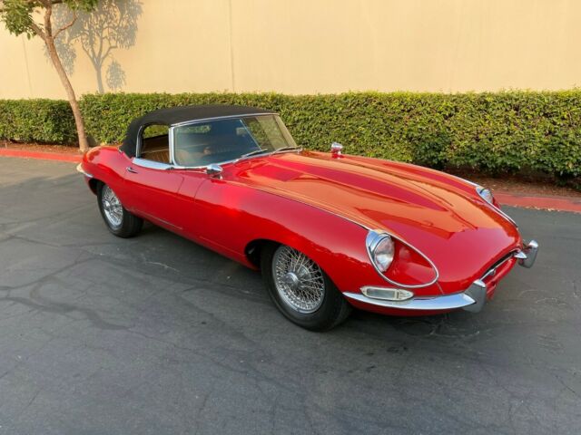 Jaguar E-Type 1967 image number 13