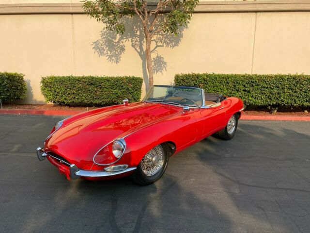 Jaguar E-Type 1967 image number 25