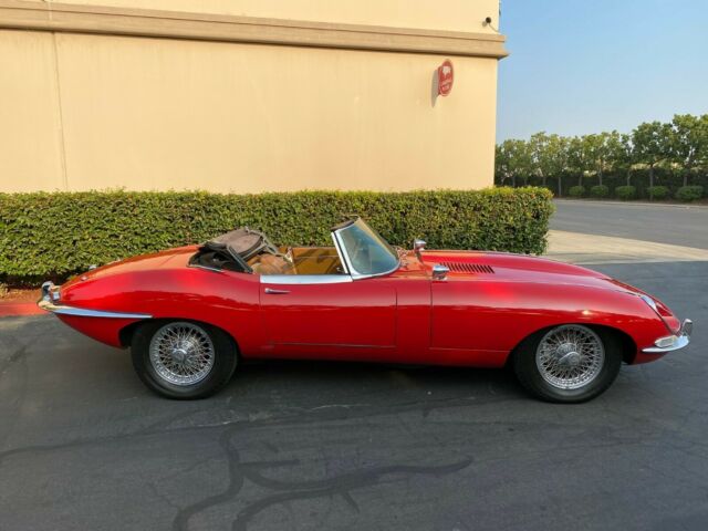 Jaguar E-Type 1967 image number 41