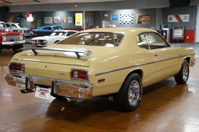 Plymouth Duster 1975 image number 17