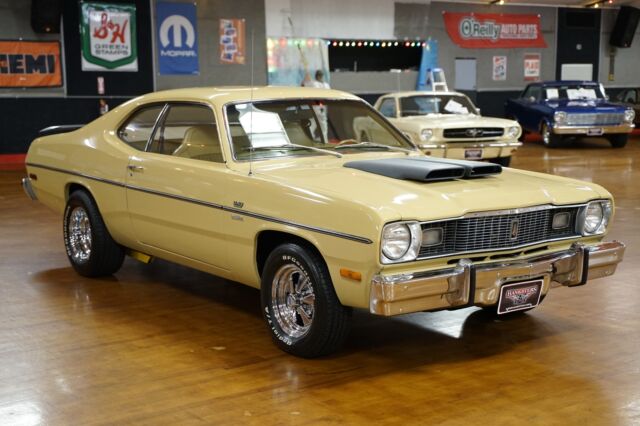 Plymouth Duster 1975 image number 19