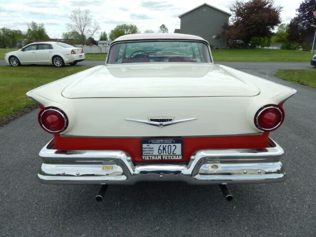 Ford Fairlane 1957 image number 1