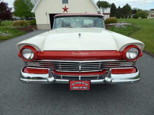 Ford Fairlane 1957 image number 2