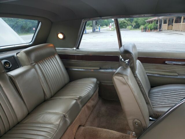 Chrysler Imperial 1966 image number 12