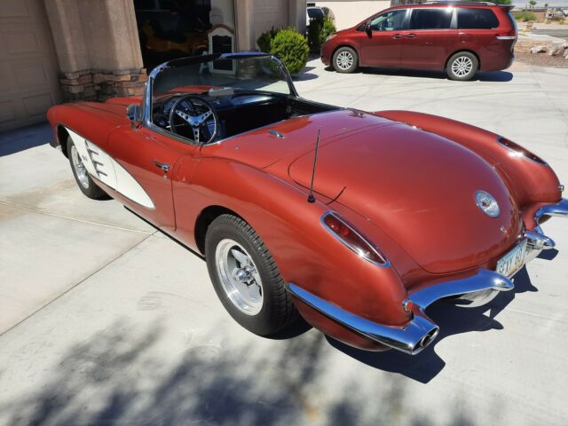 Chevrolet Corvette 1960 image number 2