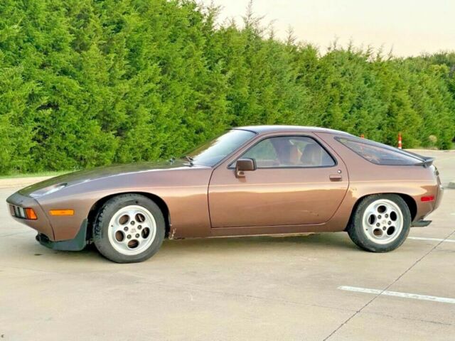 Porsche 928 1979 image number 0