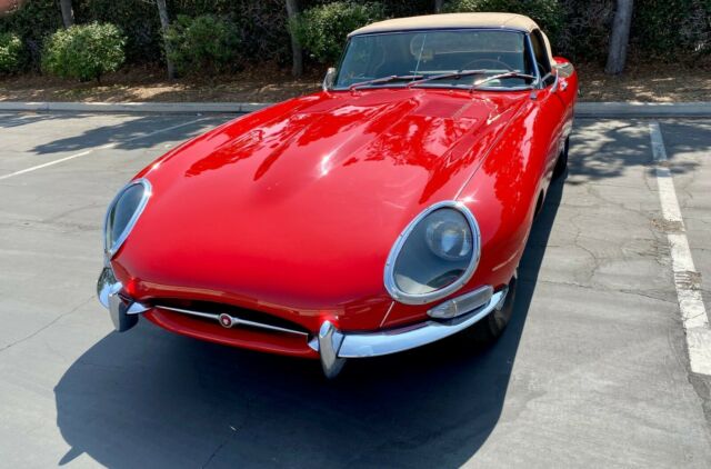 Jaguar E-Type 1962 image number 17