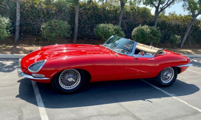 Jaguar E-Type 1962 image number 19