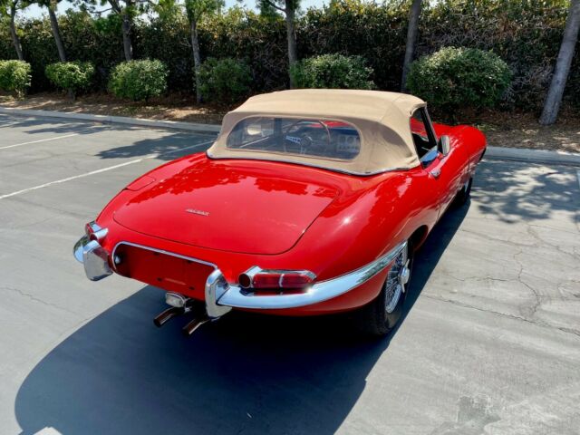 Jaguar E-Type 1962 image number 23