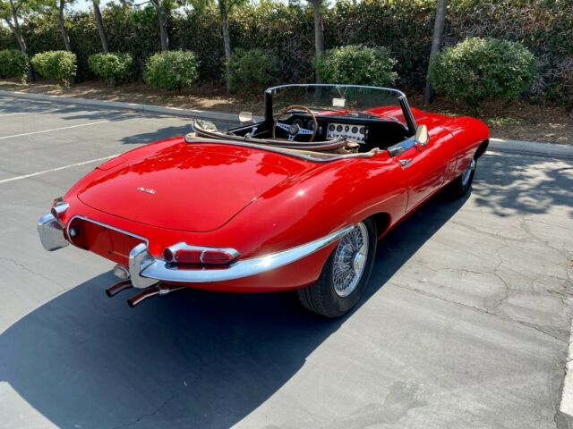 Jaguar E-Type 1962 image number 29