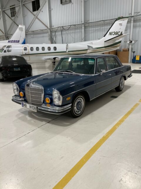 Mercedes-Benz 200-Series 1973 image number 0