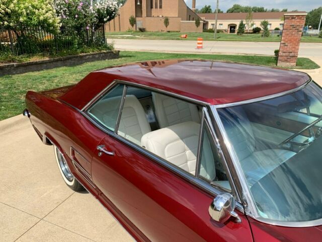 Buick Riviera 1963 image number 21